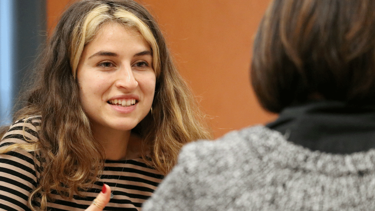 A photo of Lucía García at the interview.