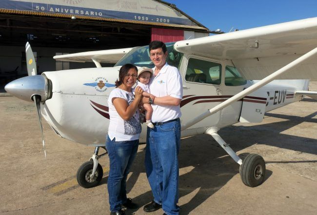 Manuel Sos comparte pasión por su familia y la aviación. 