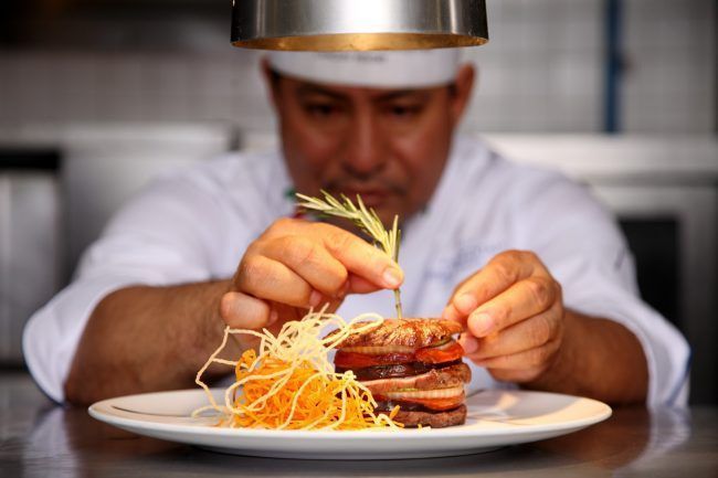 Un chef para el símil gastronómico de Vicente LLoret