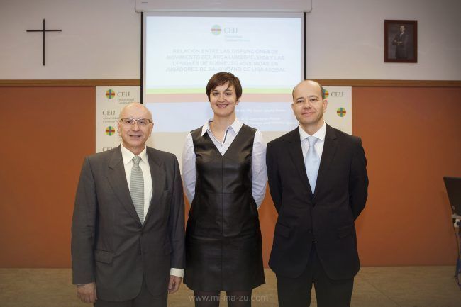 Noemí Valtueña con sus directores de tesis, Carlos Barrios y Javier Montañez