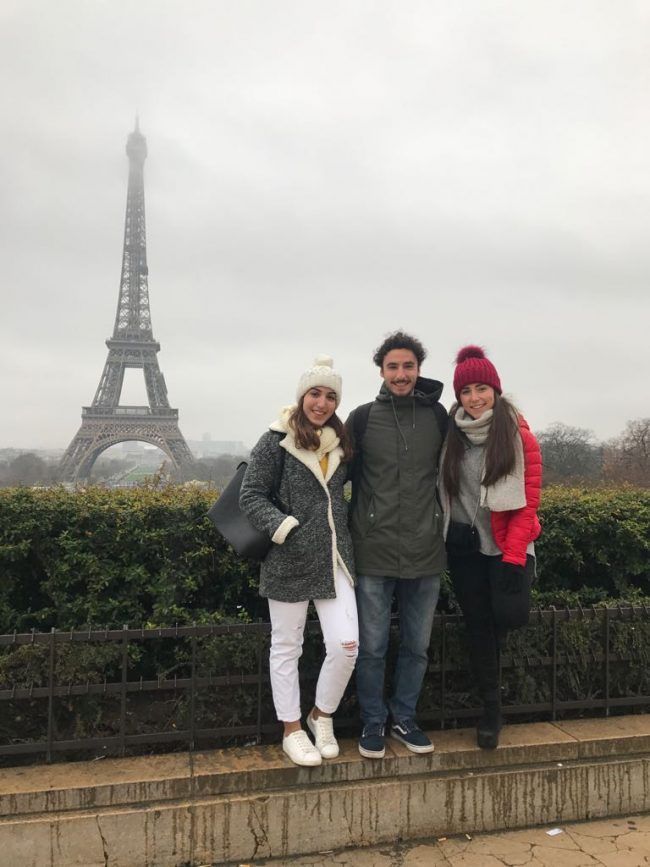 Los alumnos de la CEU-UCH Isabella Ruiz, Alejandro Lamuela y Sara Monleón de turismo por París
