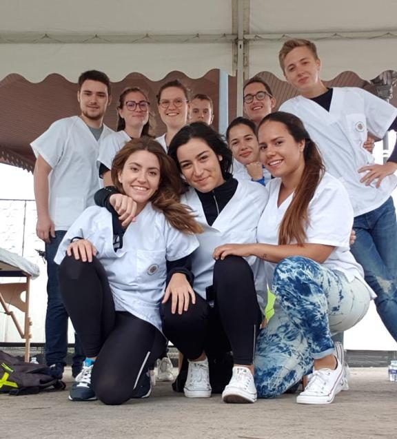 Voluntariado CEU UCH en el triatlón de Valencia 2019.