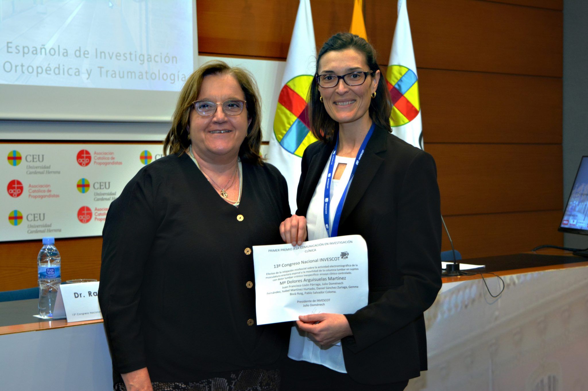 ¿El último Congreso? Dolores Arguisuelas, profesora de Fisiuoterapia CEU-UCH, recibe el primer premio del 13º Congreso INVESCOT