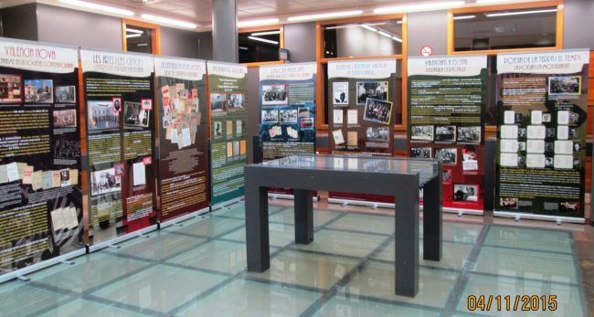 Exposició en la biblioteca de la UCHCEU a Alfara del Patriarca