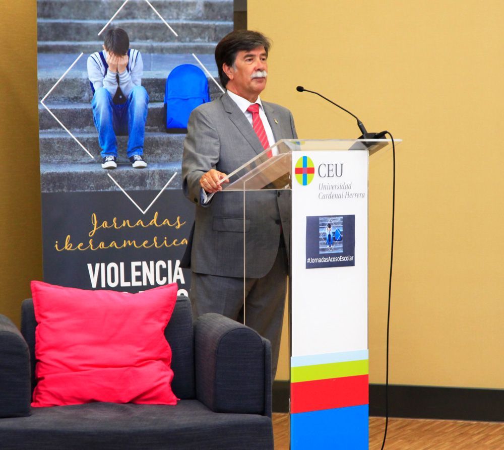 El psicólogo Javier Urra en las I Jornadas Iberoamericanas de Violencia y Acoso Escolar