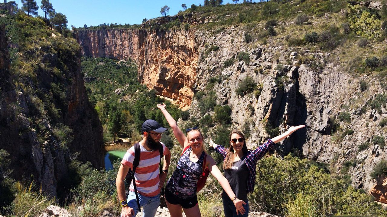 Chulilla: a great place to hike with friends!