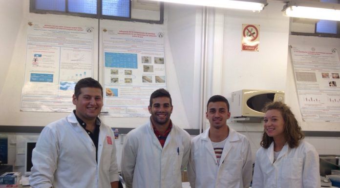 Cómo iniciarse en la investigación Estudiantes internacionales en el laboratorio de investigación
