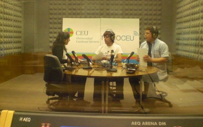 Álex Serrano (derecha) con dos de sus compañeros de radio CEU y El Rotativo, Rosana belenguer (redactora de ABC) y Daniel Valero (redactor de Valencia Plaza)