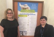 Dos profesoras de Periodismo saludan al Papa Francisco