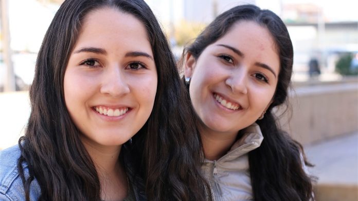 Camila y Rafaela, estudiantes de Publicidad en la Universidad CEU Cardenal Herrera